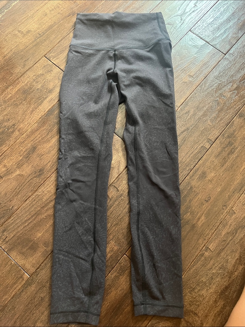 Lululemon Black High-Waist Active Leggings with Subtle Print
